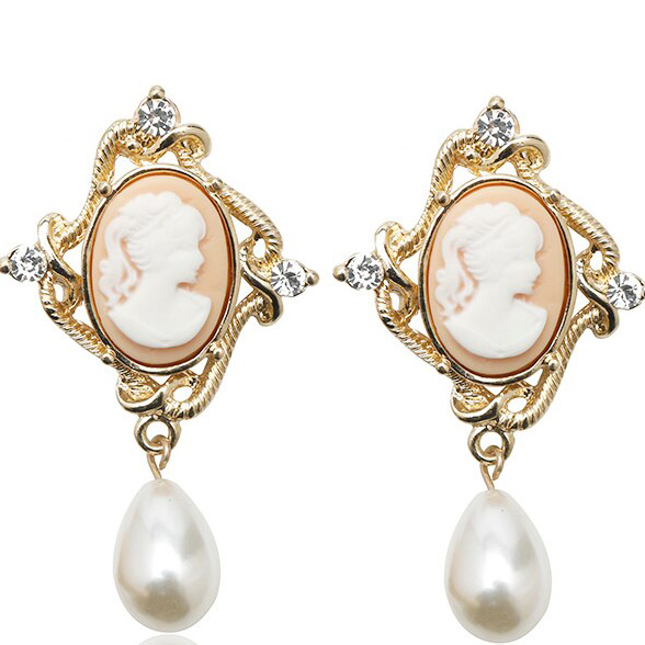 Vintage Cameo Earrings